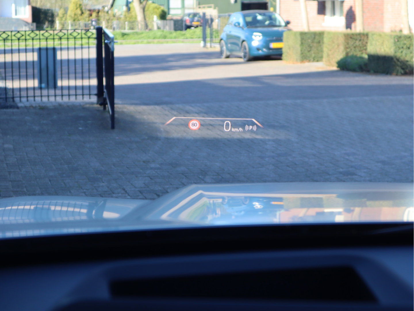 BMW X1 xDrive 23i 204pk 4Cilinder M-Sport - PANO - H&K - Memory - Dealer O.H. - Frozen Grey