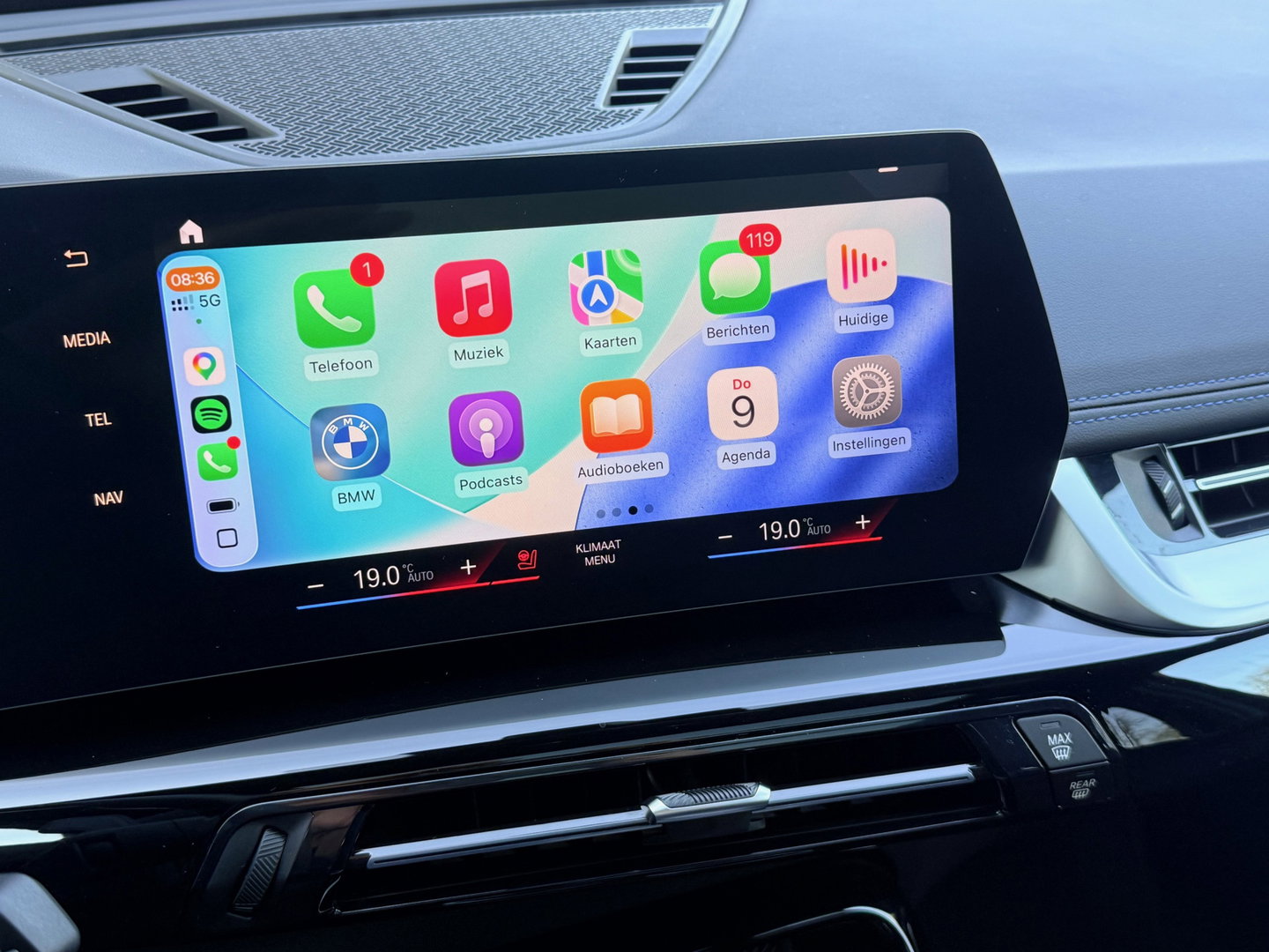 BMW X1 xDrive 23i 204pk 4Cilinder M-Sport - PANO - H&K - Memory - Dealer O.H. - Frozen Grey