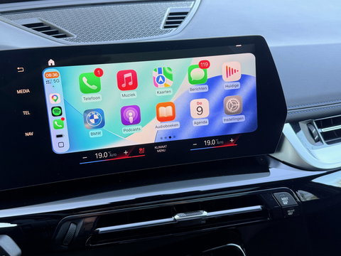 BMW X1 xDrive 23i 204pk 4Cilinder M-Sport - PANO - H&K - Memory - Dealer O.H. - Frozen Grey