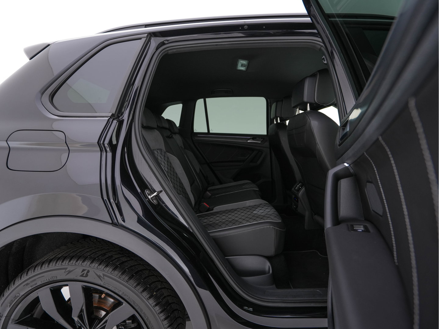 Volkswagen Tiguan 1.4 TSI Black-Style R-Line Business eHybrid ( Plug-in ) (INCL-BTW) *HEAD-UP | FULL-LED | ADAPTIVE-CRUISE | TOPVIEW | KEYLESS | DIGI-COCKPIT | HEATED-COMFORTSEATS | NAVI-FULLMAP | DAB+ | PRIVACYGLASS | ECC | CARPLAY | PDC | 20''ALU