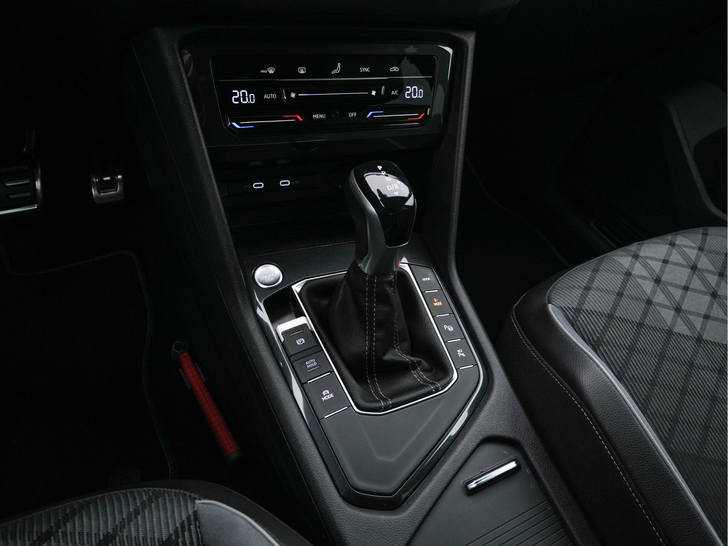 Volkswagen Tiguan 1.4 TSI Black-Style R-Line Business eHybrid ( Plug-in ) (INCL-BTW) *HEAD-UP | FULL-LED | ADAPTIVE-CRUISE | TOPVIEW | KEYLESS | DIGI-COCKPIT | HEATED-COMFORTSEATS | NAVI-FULLMAP | DAB+ | PRIVACYGLASS | ECC | CARPLAY | PDC | 20''ALU