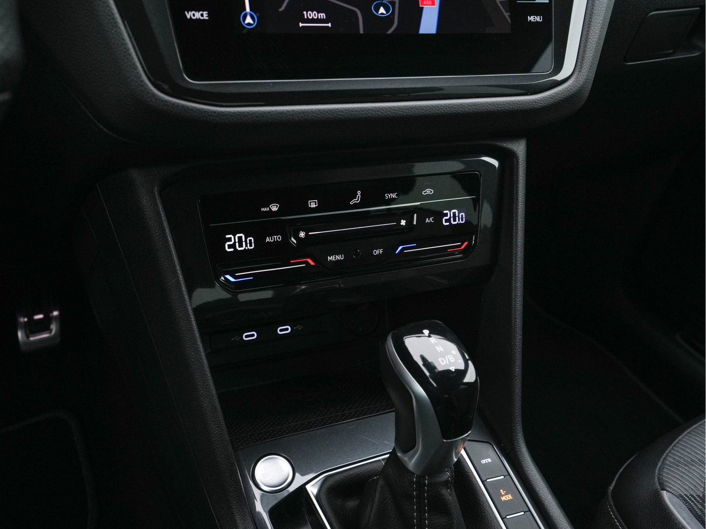 Volkswagen Tiguan 1.4 TSI Black-Style R-Line Business eHybrid ( Plug-in ) (INCL-BTW) *HEAD-UP | FULL-LED | ADAPTIVE-CRUISE | TOPVIEW | KEYLESS | DIGI-COCKPIT | HEATED-COMFORTSEATS | NAVI-FULLMAP | DAB+ | PRIVACYGLASS | ECC | CARPLAY | PDC | 20''ALU