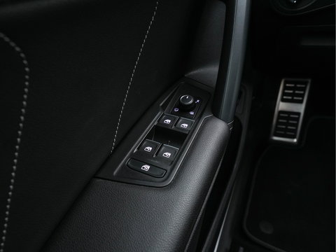 Volkswagen Tiguan 1.4 TSI Black-Style R-Line Business eHybrid ( Plug-in ) (INCL-BTW) *HEAD-UP | FULL-LED | ADAPTIVE-CRUISE | TOPVIEW | KEYLESS | DIGI-COCKPIT | HEATED-COMFORTSEATS | NAVI-FULLMAP | DAB+ | PRIVACYGLASS | ECC | CARPLAY | PDC | 20''ALU