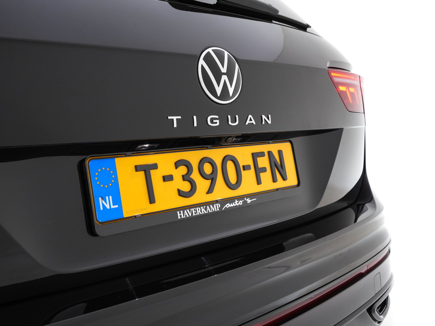 Volkswagen Tiguan 1.4 TSI Black-Style R-Line Business eHybrid ( Plug-in ) (INCL-BTW) *HEAD-UP | FULL-LED | ADAPTIVE-CRUISE | TOPVIEW | KEYLESS | DIGI-COCKPIT | HEATED-COMFORTSEATS | NAVI-FULLMAP | DAB+ | PRIVACYGLASS | ECC | CARPLAY | PDC | 20''ALU