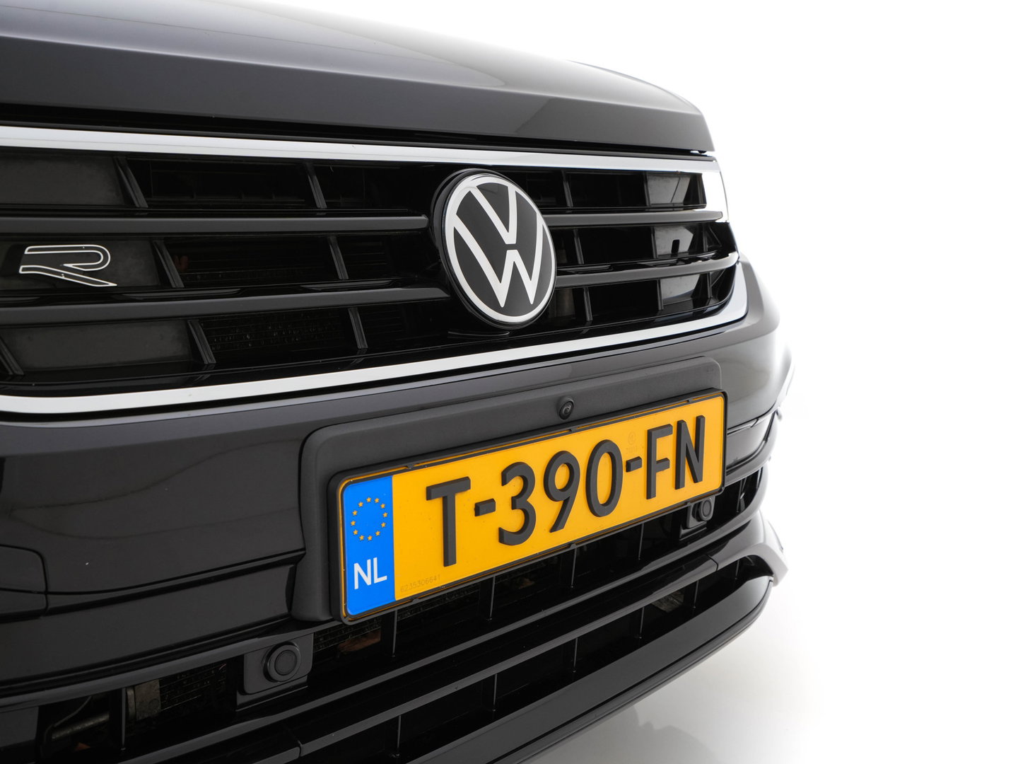 Volkswagen Tiguan 1.4 TSI Black-Style R-Line Business eHybrid ( Plug-in ) (INCL-BTW) *HEAD-UP | FULL-LED | ADAPTIVE-CRUISE | TOPVIEW | KEYLESS | DIGI-COCKPIT | HEATED-COMFORTSEATS | NAVI-FULLMAP | DAB+ | PRIVACYGLASS | ECC | CARPLAY | PDC | 20''ALU