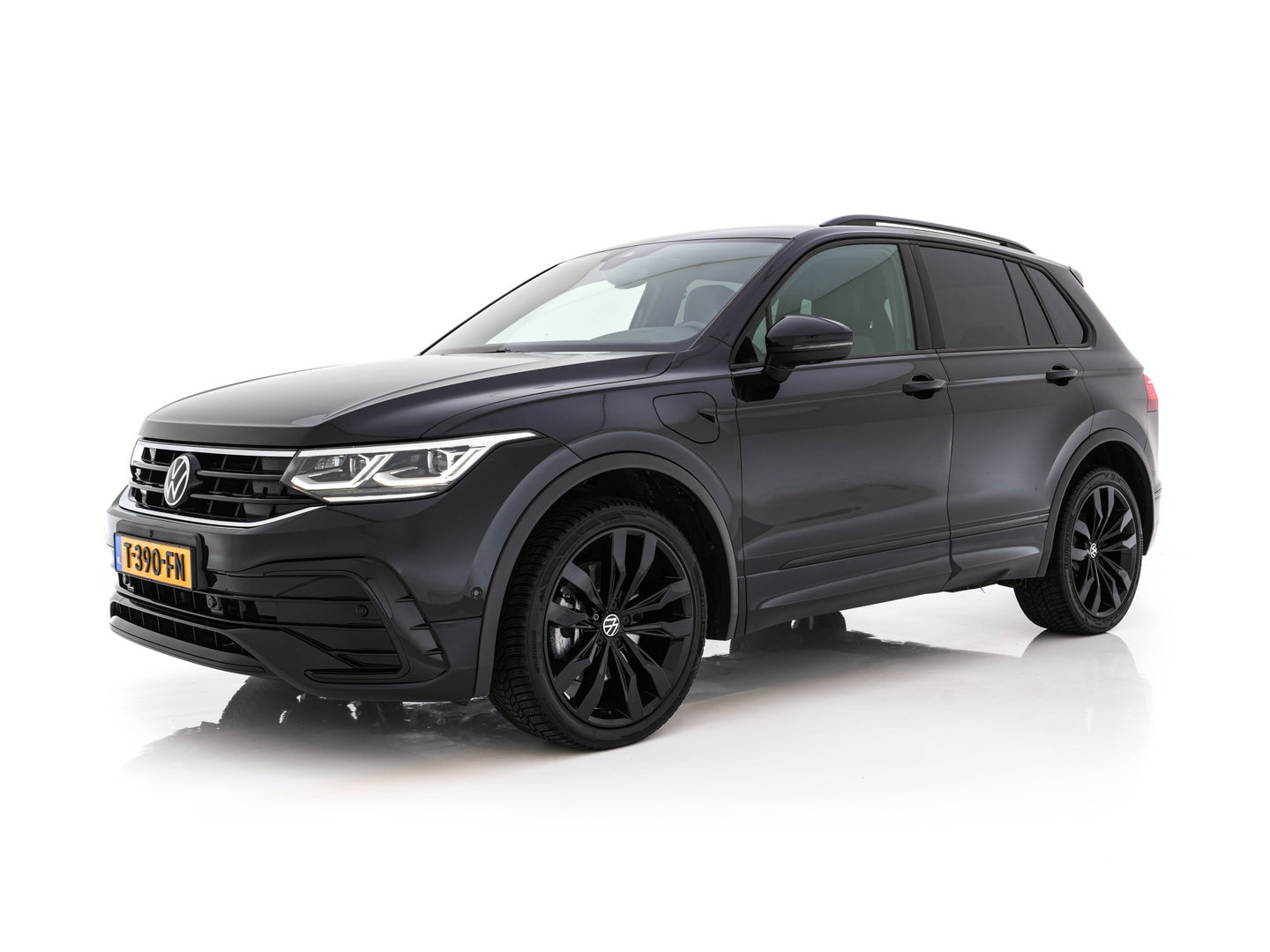 Volkswagen Tiguan 1.4 TSI Black-Style R-Line Business eHybrid ( Plug-in ) (INCL-BTW) *HEAD-UP | FULL-LED | ADAPTIVE-CRUISE | TOPVIEW | KEYLESS | DIGI-COCKPIT | HEATED-COMFORTSEATS | NAVI-FULLMAP | DAB+ | PRIVACYGLASS | ECC | CARPLAY | PDC | 20''ALU