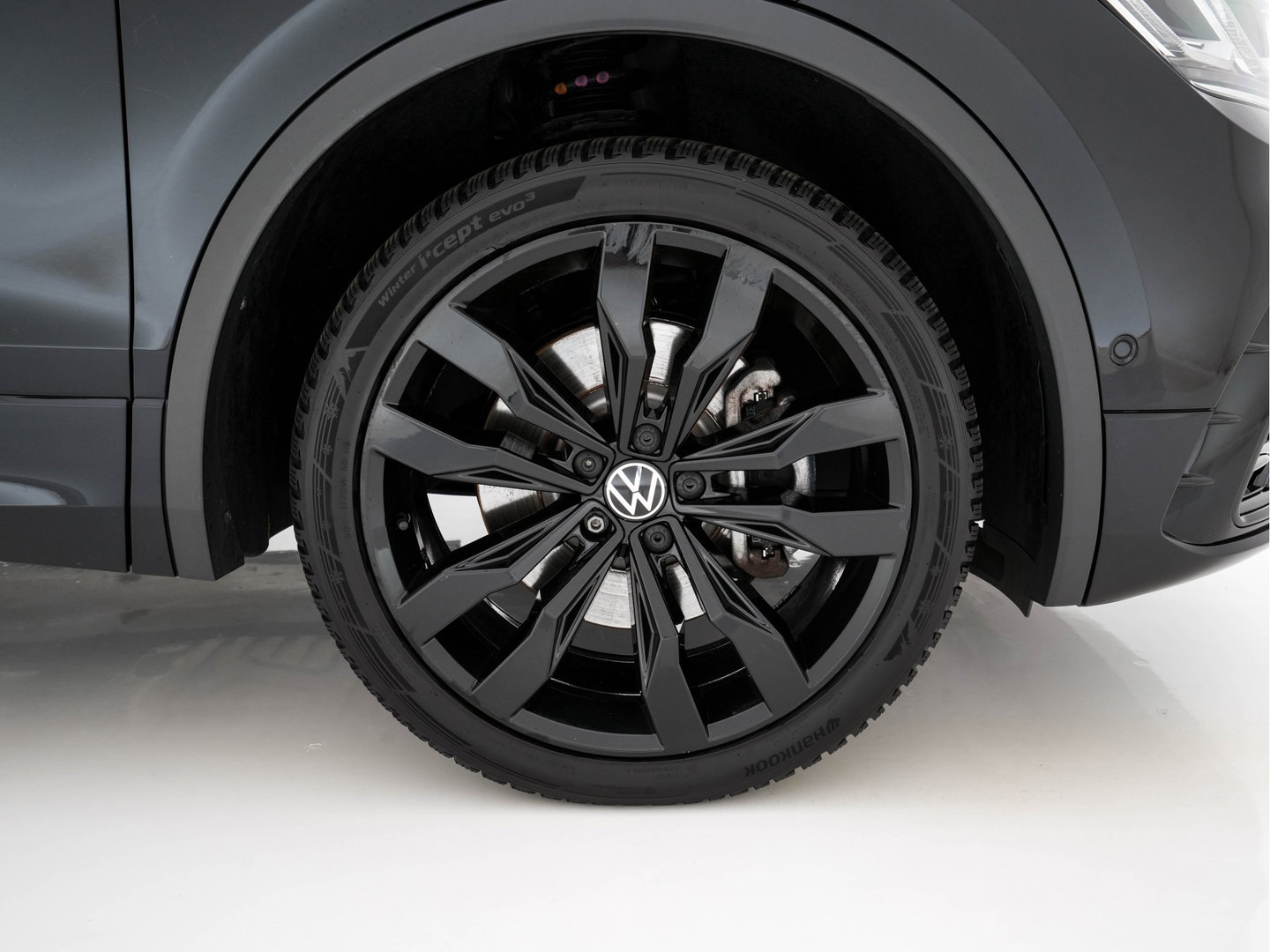 Volkswagen Tiguan 1.4 TSI Black-Style R-Line Business eHybrid ( Plug-in ) (INCL-BTW) *HEAD-UP | FULL-LED | ADAPTIVE-CRUISE | TOPVIEW | KEYLESS | DIGI-COCKPIT | HEATED-COMFORTSEATS | NAVI-FULLMAP | DAB+ | PRIVACYGLASS | ECC | CARPLAY | PDC | 20''ALU