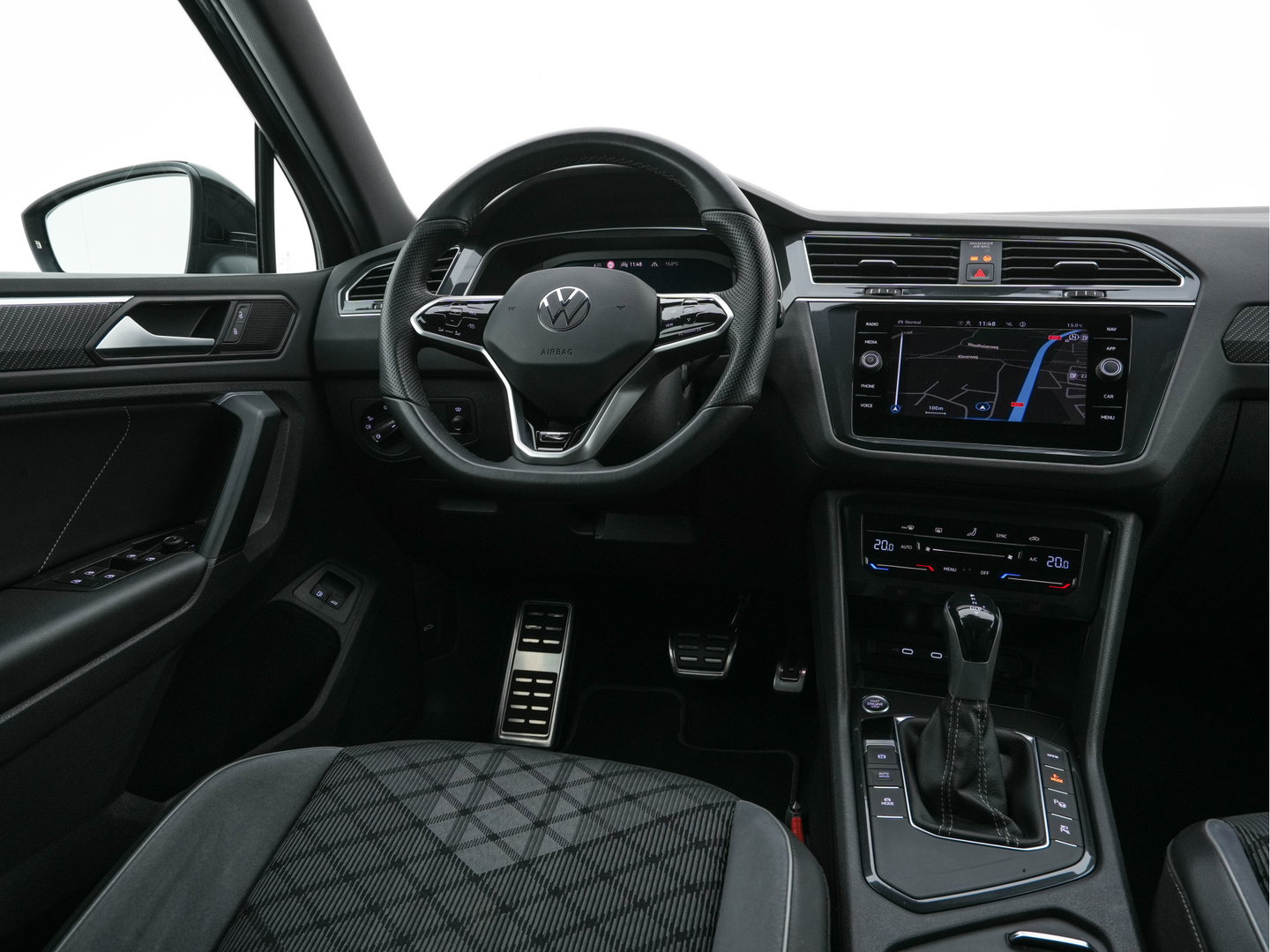 Volkswagen Tiguan 1.4 TSI Black-Style R-Line Business eHybrid ( Plug-in ) (INCL-BTW) *HEAD-UP | FULL-LED | ADAPTIVE-CRUISE | TOPVIEW | KEYLESS | DIGI-COCKPIT | HEATED-COMFORTSEATS | NAVI-FULLMAP | DAB+ | PRIVACYGLASS | ECC | CARPLAY | PDC | 20''ALU