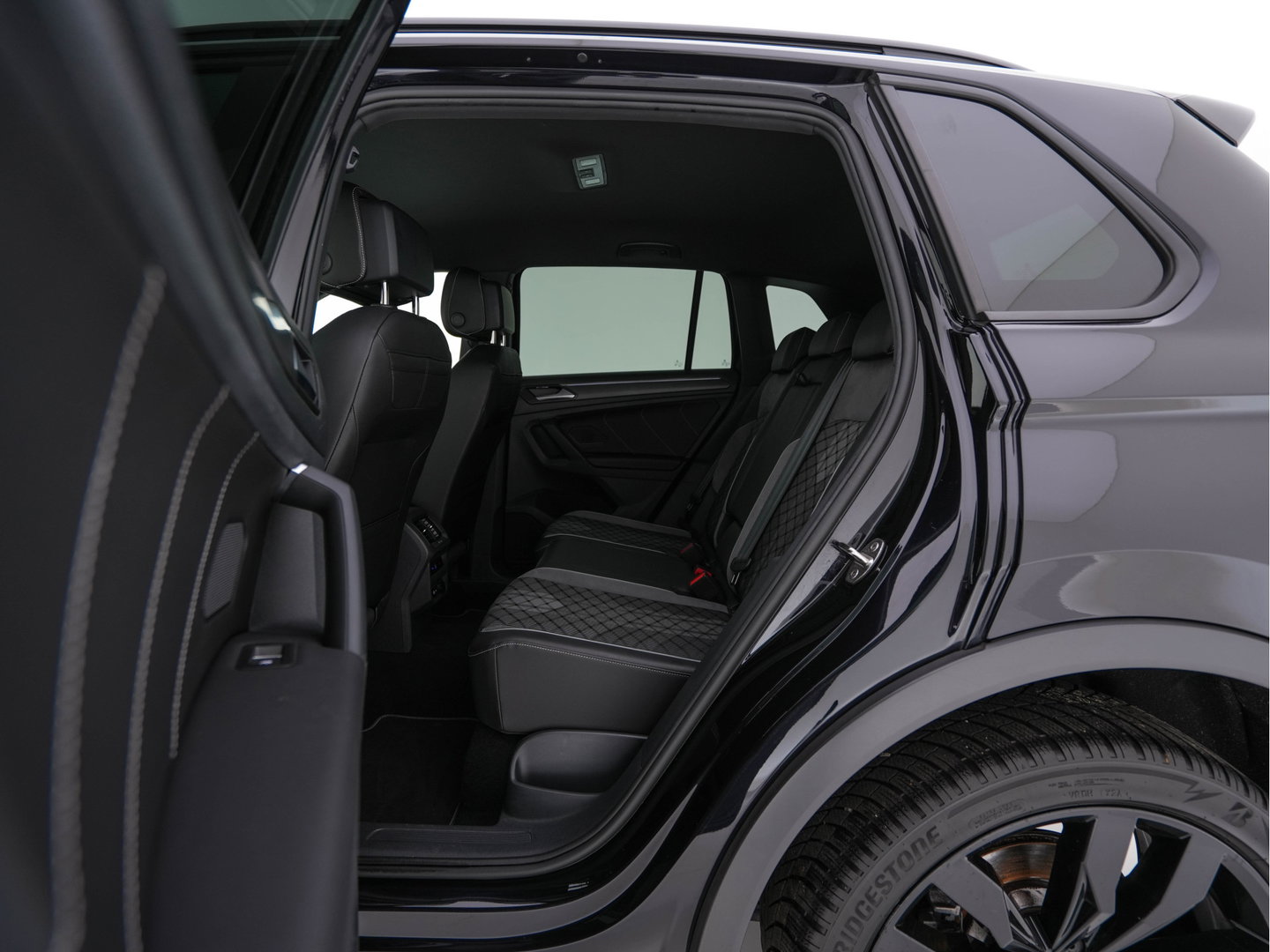 Volkswagen Tiguan 1.4 TSI Black-Style R-Line Business eHybrid ( Plug-in ) (INCL-BTW) *HEAD-UP | FULL-LED | ADAPTIVE-CRUISE | TOPVIEW | KEYLESS | DIGI-COCKPIT | HEATED-COMFORTSEATS | NAVI-FULLMAP | DAB+ | PRIVACYGLASS | ECC | CARPLAY | PDC | 20''ALU