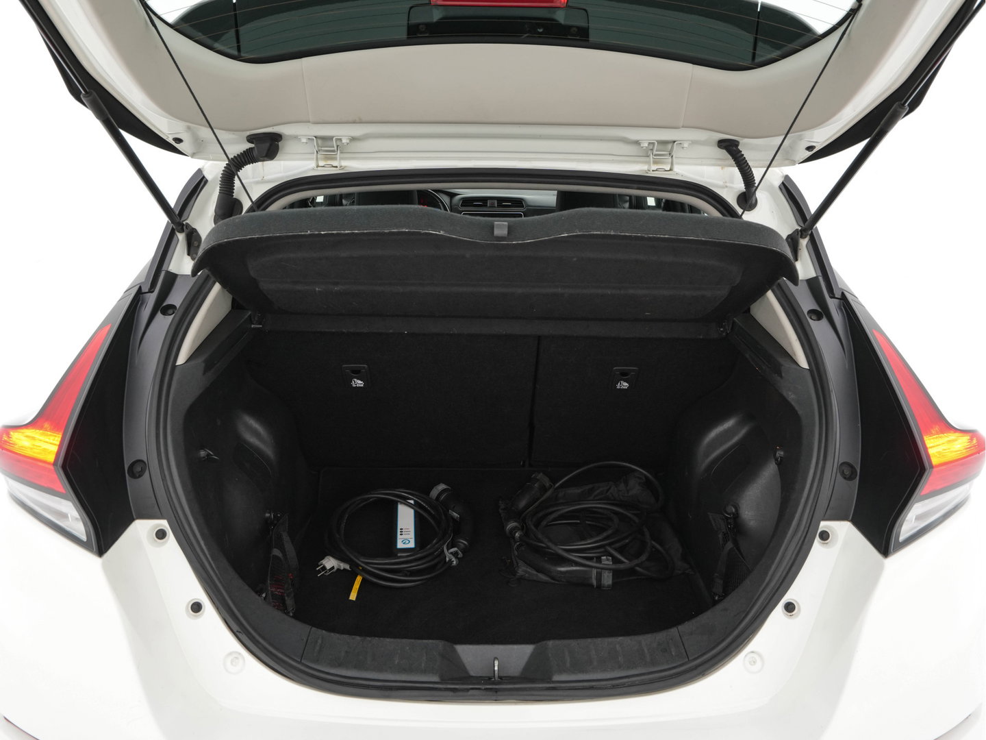 Nissan Leaf Acenta 40 kWh (INCL-BTW) Aut. *HEATPUMP | ADAPTIVE-CRUISE | KEYLESS | TOPVIEW | NAVI-FULLMAP | BLINDSPOT | DAB+ | HEATED-COMFORTSEATS | DIGI-COCKPIT | PRIVACYGLASS | 16"ALU*