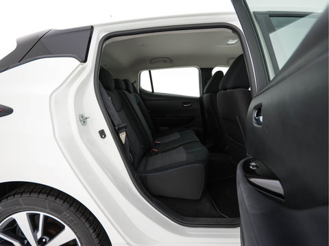 Nissan Leaf Acenta 40 kWh (INCL-BTW) Aut. *HEATPUMP | ADAPTIVE-CRUISE | KEYLESS | TOPVIEW | NAVI-FULLMAP | BLINDSPOT | DAB+ | HEATED-COMFORTSEATS | DIGI-COCKPIT | PRIVACYGLASS | 16"ALU*