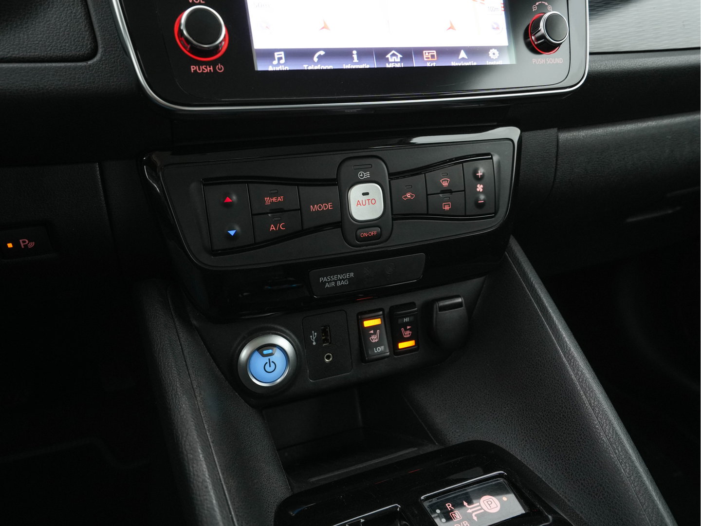 Nissan Leaf Acenta 40 kWh (INCL-BTW) Aut. *HEATPUMP | ADAPTIVE-CRUISE | KEYLESS | TOPVIEW | NAVI-FULLMAP | BLINDSPOT | DAB+ | HEATED-COMFORTSEATS | DIGI-COCKPIT | PRIVACYGLASS | 16"ALU*