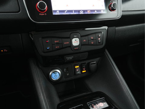 Nissan Leaf Acenta 40 kWh (INCL-BTW) Aut. *HEATPUMP | ADAPTIVE-CRUISE | KEYLESS | TOPVIEW | NAVI-FULLMAP | BLINDSPOT | DAB+ | HEATED-COMFORTSEATS | DIGI-COCKPIT | PRIVACYGLASS | 16"ALU*