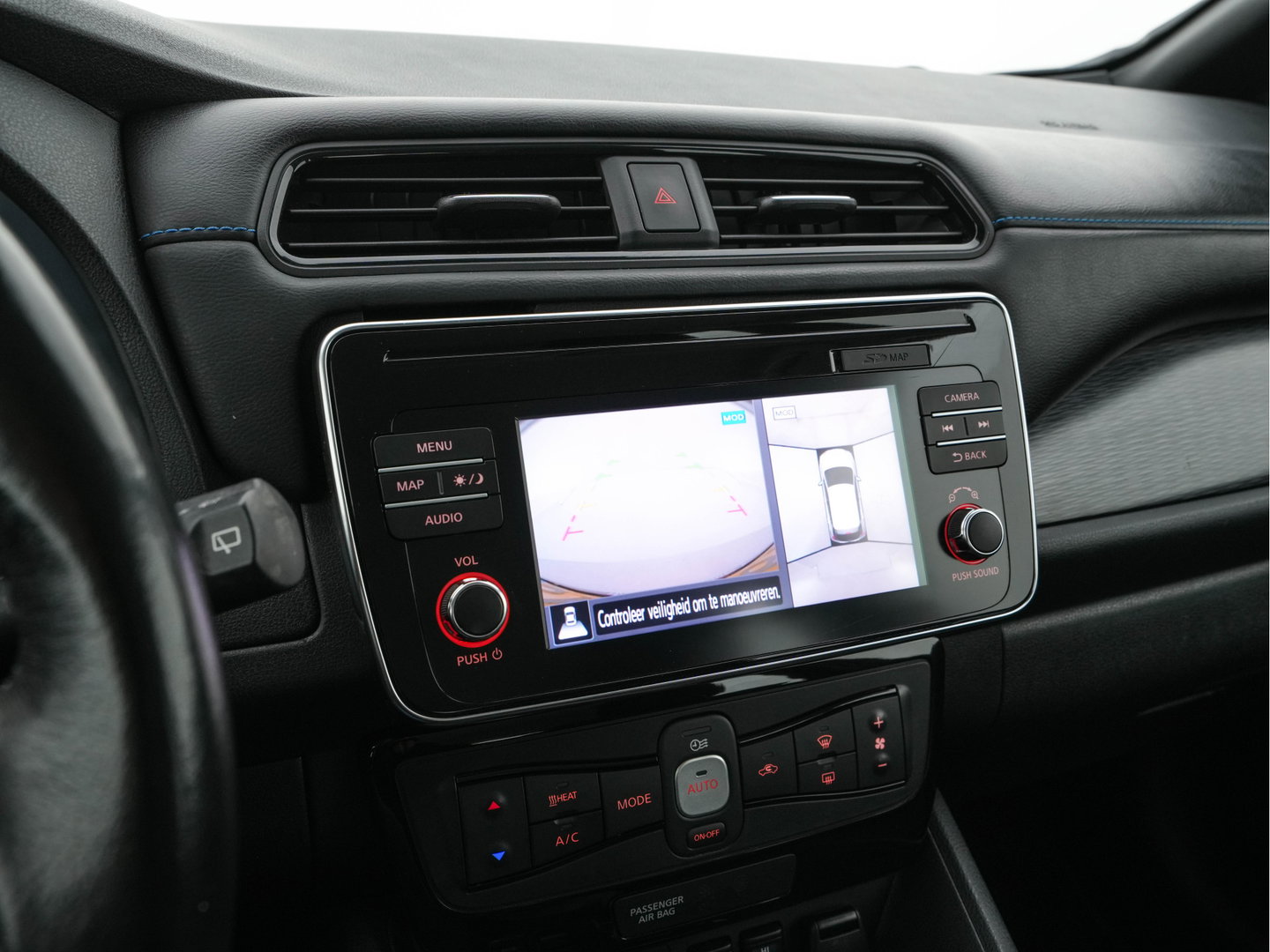 Nissan Leaf Acenta 40 kWh (INCL-BTW) Aut. *HEATPUMP | ADAPTIVE-CRUISE | KEYLESS | TOPVIEW | NAVI-FULLMAP | BLINDSPOT | DAB+ | HEATED-COMFORTSEATS | DIGI-COCKPIT | PRIVACYGLASS | 16"ALU*