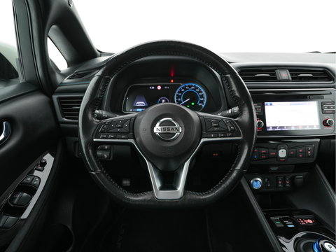 Nissan Leaf Acenta 40 kWh (INCL-BTW) Aut. *HEATPUMP | ADAPTIVE-CRUISE | KEYLESS | TOPVIEW | NAVI-FULLMAP | BLINDSPOT | DAB+ | HEATED-COMFORTSEATS | DIGI-COCKPIT | PRIVACYGLASS | 16"ALU*