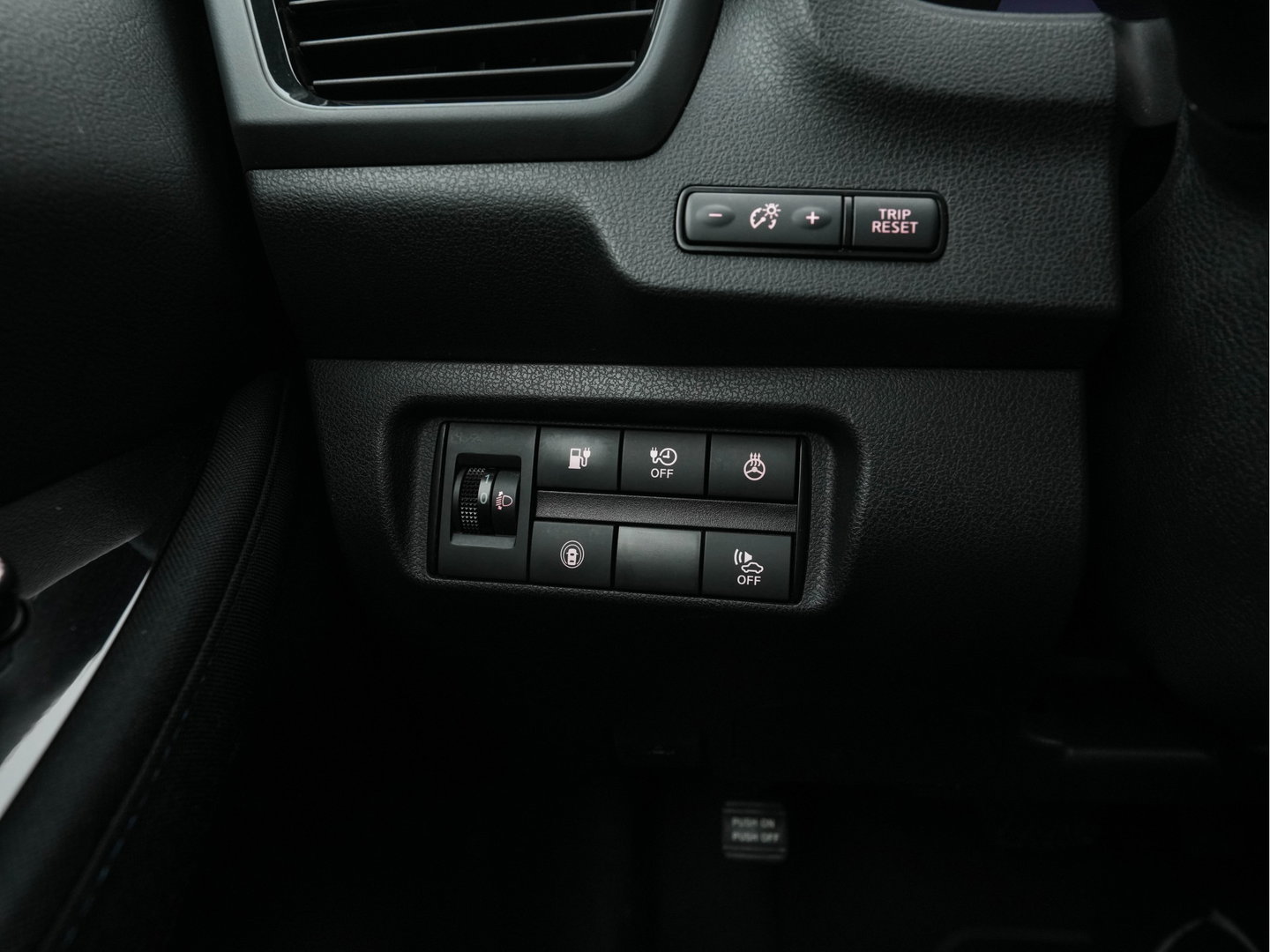 Nissan Leaf Acenta 40 kWh (INCL-BTW) Aut. *HEATPUMP | ADAPTIVE-CRUISE | KEYLESS | TOPVIEW | NAVI-FULLMAP | BLINDSPOT | DAB+ | HEATED-COMFORTSEATS | DIGI-COCKPIT | PRIVACYGLASS | 16"ALU*