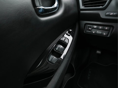 Nissan Leaf Acenta 40 kWh (INCL-BTW) Aut. *HEATPUMP | ADAPTIVE-CRUISE | KEYLESS | TOPVIEW | NAVI-FULLMAP | BLINDSPOT | DAB+ | HEATED-COMFORTSEATS | DIGI-COCKPIT | PRIVACYGLASS | 16"ALU*