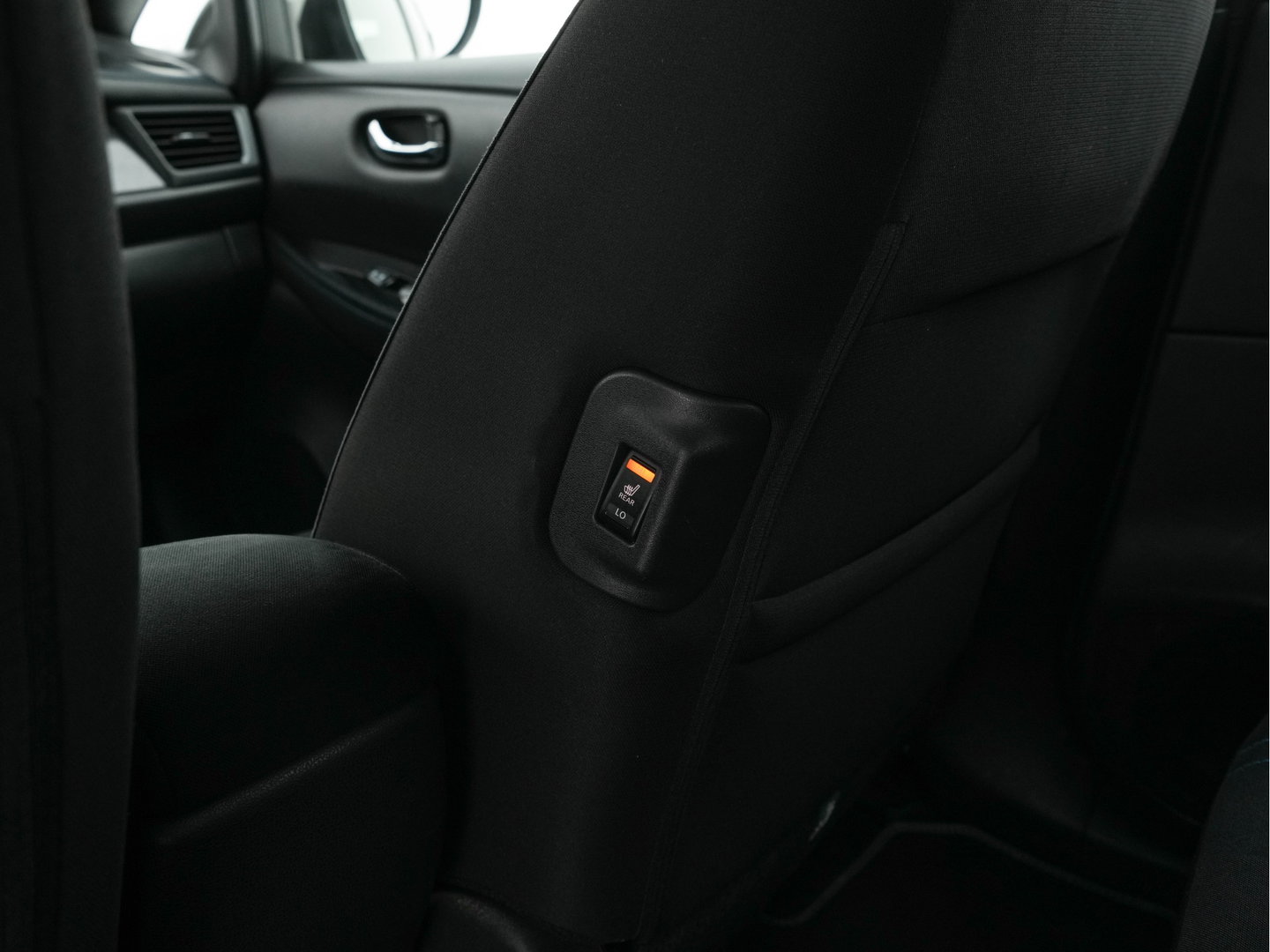 Nissan Leaf Acenta 40 kWh (INCL-BTW) Aut. *HEATPUMP | ADAPTIVE-CRUISE | KEYLESS | TOPVIEW | NAVI-FULLMAP | BLINDSPOT | DAB+ | HEATED-COMFORTSEATS | DIGI-COCKPIT | PRIVACYGLASS | 16"ALU*