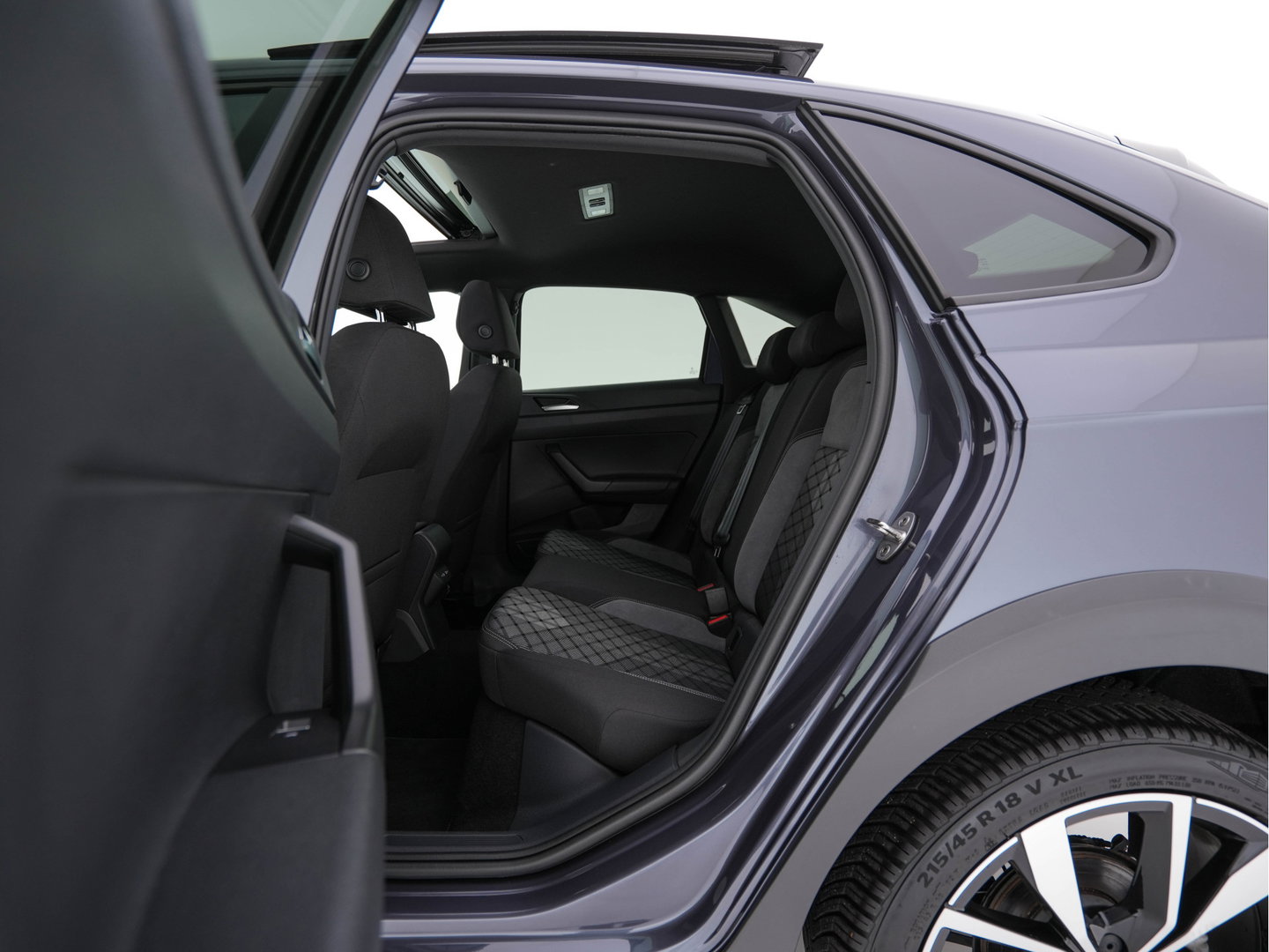 Volkswagen Taigo 1.5 TSI R-Line Aut. *PANO | ADAPTIVE-CRUISE | FULL-LED | BLINDSPOT | HEATED-SPORTSEATS | DIGI-COCKPIT | PRIVACY-GLASS | SHIFTPADDLES | CAMERA | KEYLESS | DAB | NAVI-FULLMAP | ECC | CARPLAY | PDC | 18''ALU*