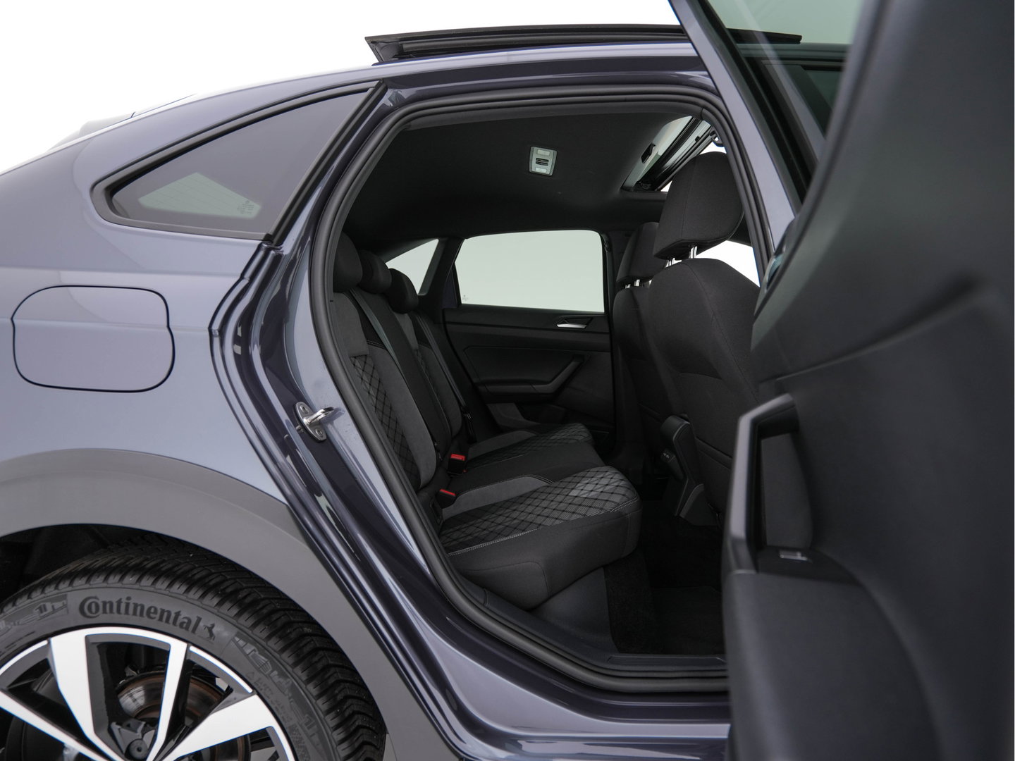 Volkswagen Taigo 1.5 TSI R-Line Aut. *PANO | ADAPTIVE-CRUISE | FULL-LED | BLINDSPOT | HEATED-SPORTSEATS | DIGI-COCKPIT | PRIVACY-GLASS | SHIFTPADDLES | CAMERA | KEYLESS | DAB | NAVI-FULLMAP | ECC | CARPLAY | PDC | 18''ALU*