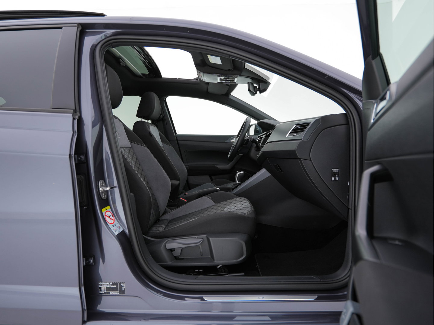 Volkswagen Taigo 1.5 TSI R-Line Aut. *PANO | ADAPTIVE-CRUISE | FULL-LED | BLINDSPOT | HEATED-SPORTSEATS | DIGI-COCKPIT | PRIVACY-GLASS | SHIFTPADDLES | CAMERA | KEYLESS | DAB | NAVI-FULLMAP | ECC | CARPLAY | PDC | 18''ALU*