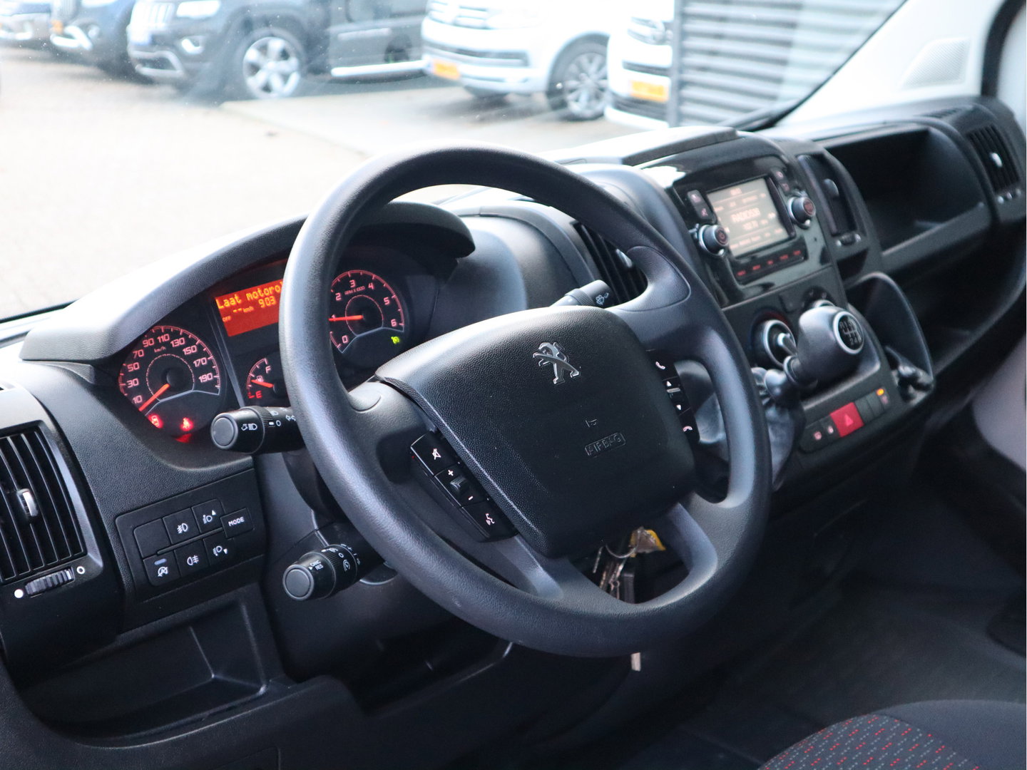 Peugeot Boxer 2.2 BlueHDi 141pk Euro 6 Bakwagen 4,5m - Navi - Camera - Cruise