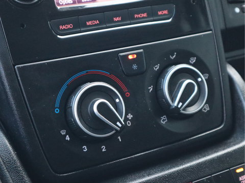 Peugeot Boxer 2.2 BlueHDi 141pk Euro 6 Bakwagen 4,5m - Navi - Camera - Cruise