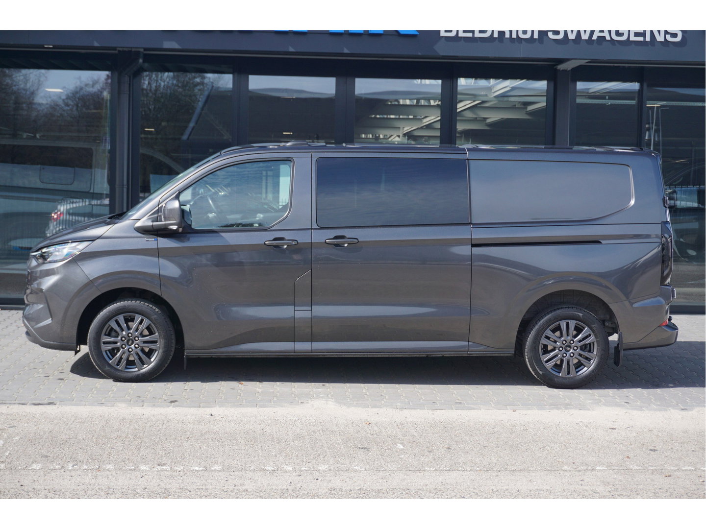 Ford Transit Custom 300L 170PK Limited DC AUT BPM VRIJ!! Navi, 360° Camera, Trekhaak, LED, 17" LM!! NR. 567