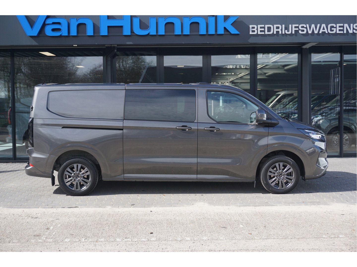 Ford Transit Custom 300L 170PK Limited DC AUT BPM VRIJ!! Navi, 360° Camera, Trekhaak, LED, 17" LM!! NR. 567