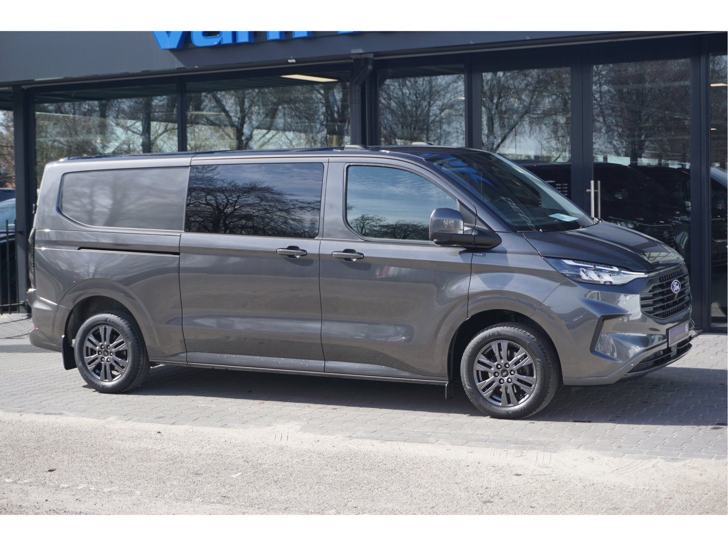 Ford Transit Custom 300L 170PK Limited DC AUT BPM VRIJ!! Navi, 360° Camera, Trekhaak, LED, 17" LM!! NR. 567