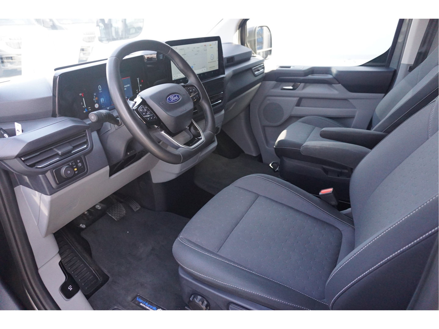 Ford Transit Custom 300L 170PK Limited DC AUT BPM VRIJ!! Navi, 360° Camera, Trekhaak, LED, 17" LM!! NR. 567