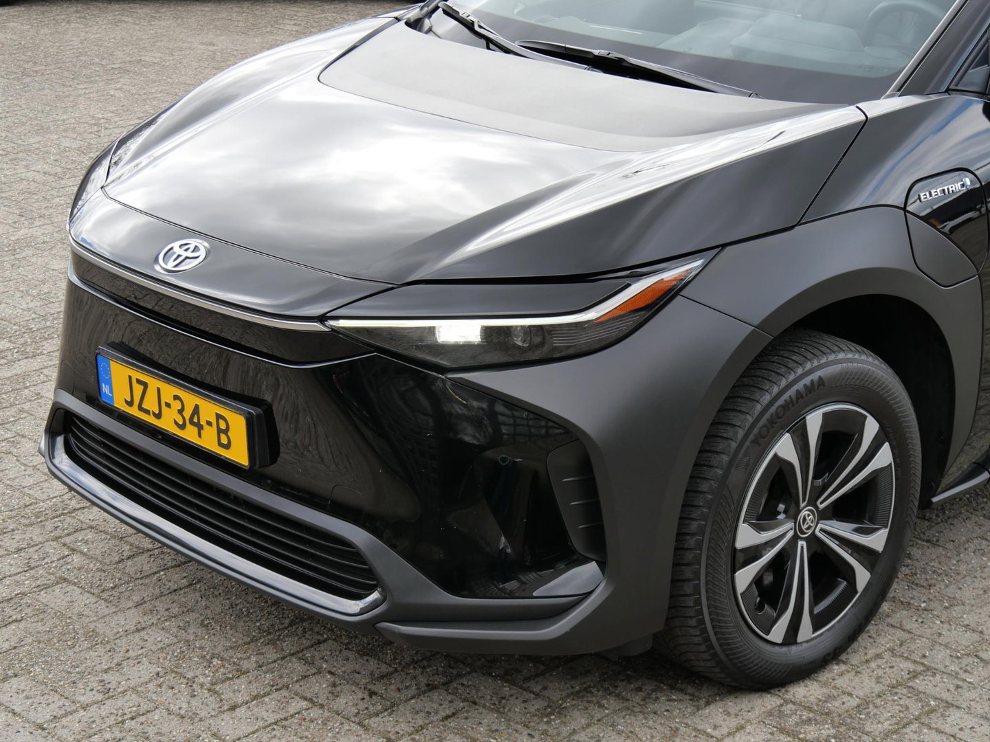 Toyota Bz4x 71kWh/ 360° CAMERA/ ELEKT. KLEP/ HALF LEDEREN INTERIEUR