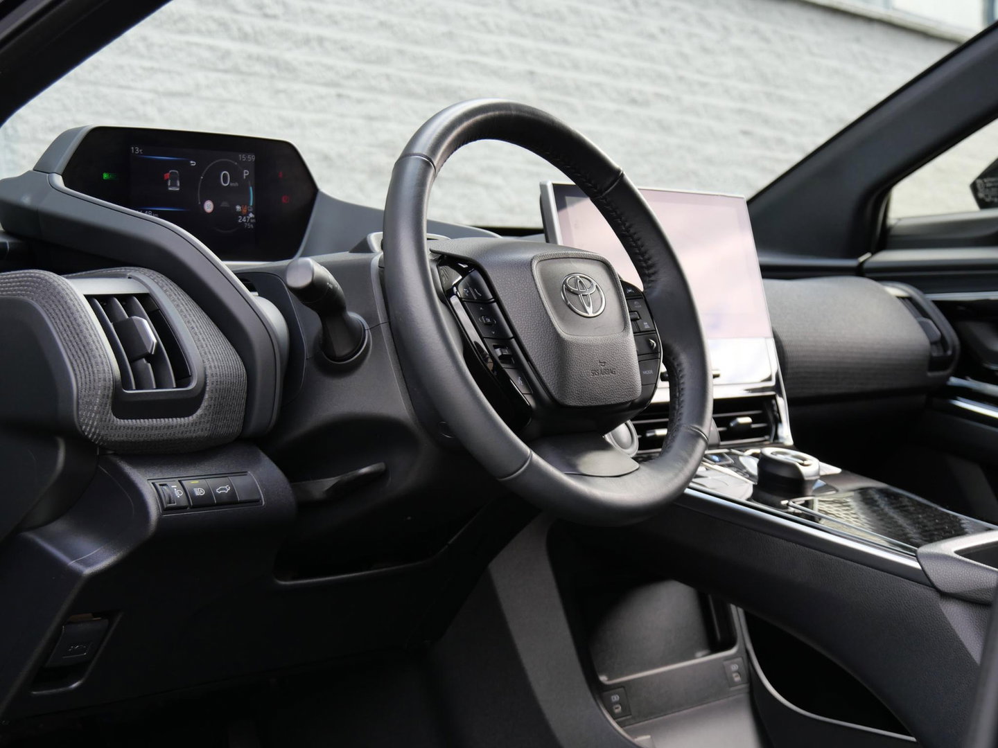 Toyota Bz4x 71kWh/ 360° CAMERA/ ELEKT. KLEP/ HALF LEDEREN INTERIEUR