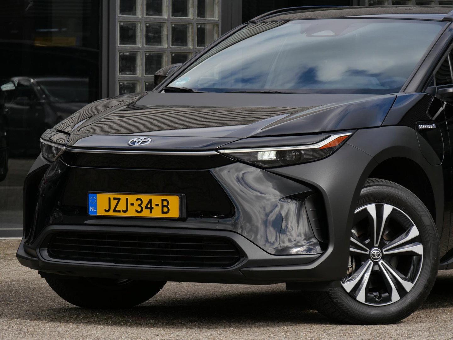 Toyota Bz4x 71kWh/ 360° CAMERA/ ELEKT. KLEP/ HALF LEDEREN INTERIEUR