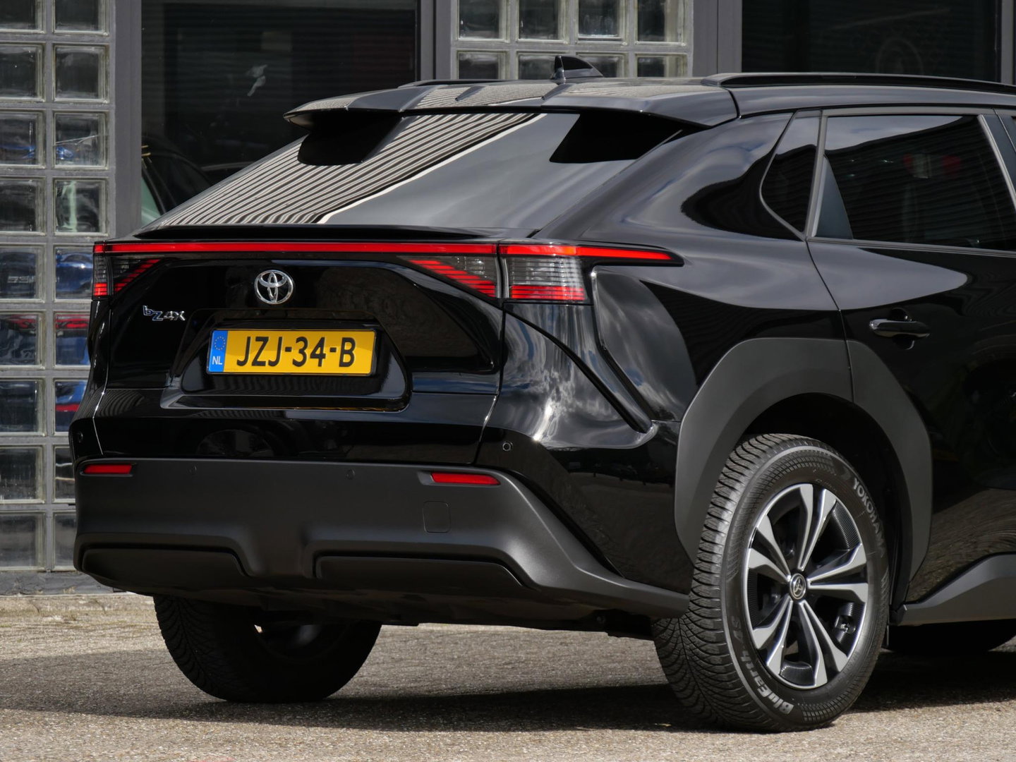 Toyota Bz4x 71kWh/ 360° CAMERA/ ELEKT. KLEP/ HALF LEDEREN INTERIEUR