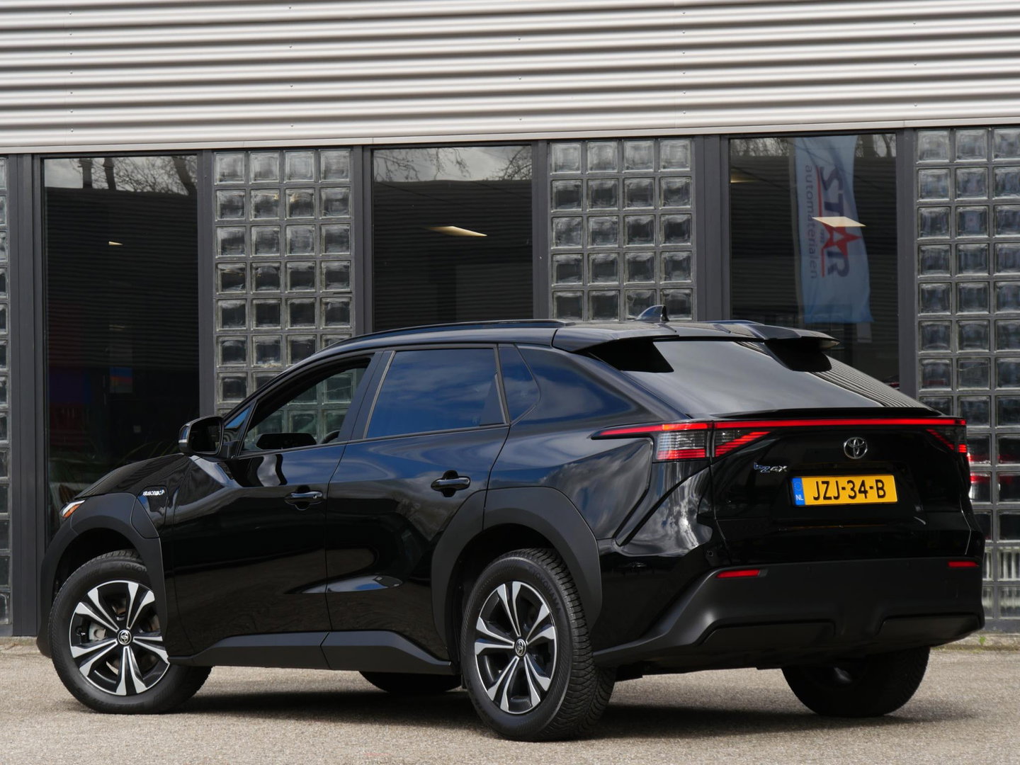 Toyota Bz4x 71kWh/ 360° CAMERA/ ELEKT. KLEP/ HALF LEDEREN INTERIEUR