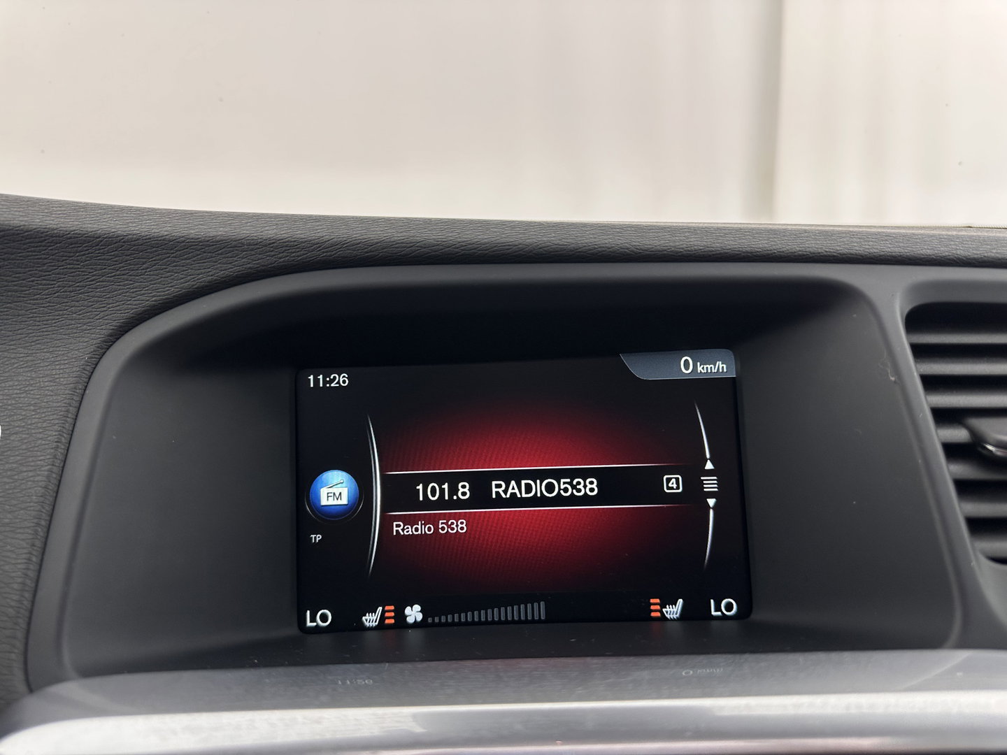 Volvo V60 2.4 D5 Twin Engine Summum Aut. *PANO | LEATHER | ADAPTIVE-CRUISE | XENON | BLIS | MEMORY-PACK | CAMERA | HEATED-COMFORTSEATS | NAVI-FULLMAP | PRIVACY-GLASS | ECC | PDC | 18''ALU | TOWBAR*