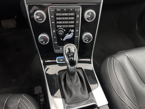 Volvo V60 2.4 D5 Twin Engine Summum Aut. *PANO | LEATHER | ADAPTIVE-CRUISE | XENON | BLIS | MEMORY-PACK | CAMERA | HEATED-COMFORTSEATS | NAVI-FULLMAP | PRIVACY-GLASS | ECC | PDC | 18''ALU | TOWBAR*