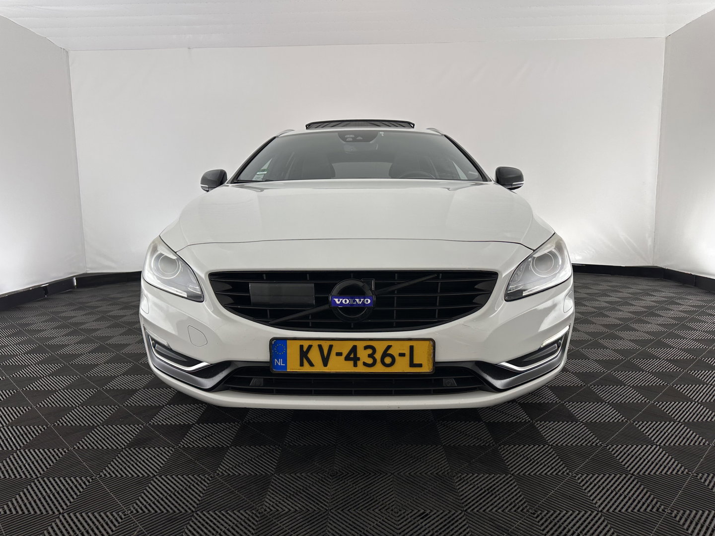 Volvo V60 2.4 D5 Twin Engine Summum Aut. *PANO | LEATHER | ADAPTIVE-CRUISE | XENON | BLIS | MEMORY-PACK | CAMERA | HEATED-COMFORTSEATS | NAVI-FULLMAP | PRIVACY-GLASS | ECC | PDC | 18''ALU | TOWBAR*