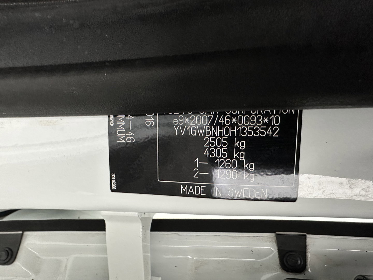 Volvo V60 2.4 D5 Twin Engine Summum Aut. *PANO | LEATHER | ADAPTIVE-CRUISE | XENON | BLIS | MEMORY-PACK | CAMERA | HEATED-COMFORTSEATS | NAVI-FULLMAP | PRIVACY-GLASS | ECC | PDC | 18''ALU | TOWBAR*