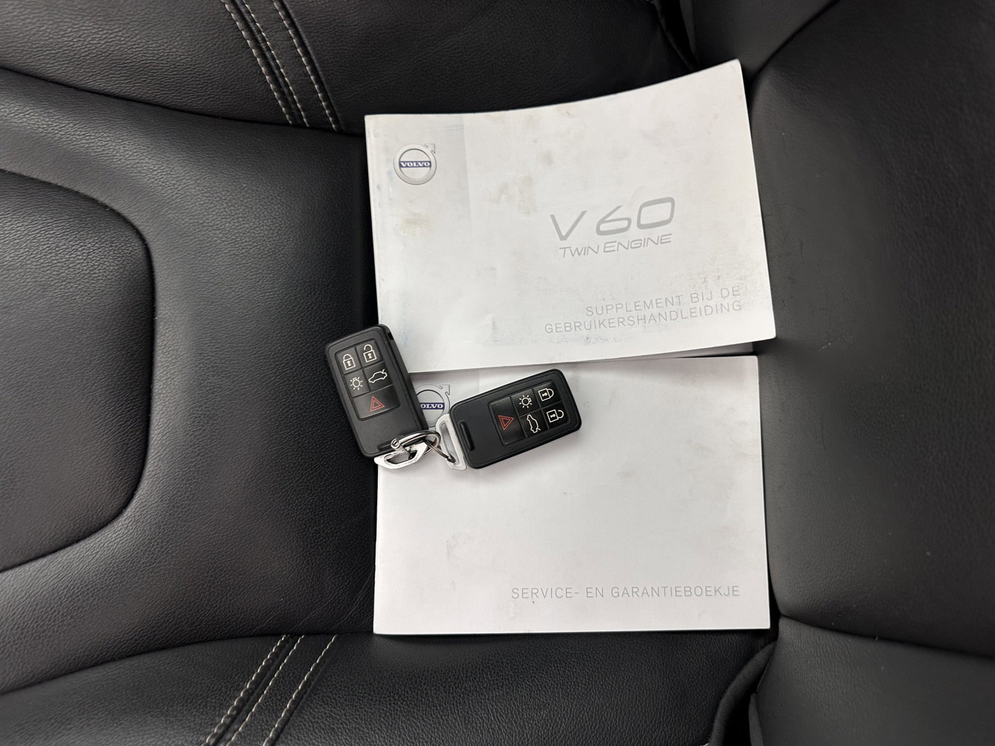 Volvo V60 2.4 D5 Twin Engine Summum Aut. *PANO | LEATHER | ADAPTIVE-CRUISE | XENON | BLIS | MEMORY-PACK | CAMERA | HEATED-COMFORTSEATS | NAVI-FULLMAP | PRIVACY-GLASS | ECC | PDC | 18''ALU | TOWBAR*