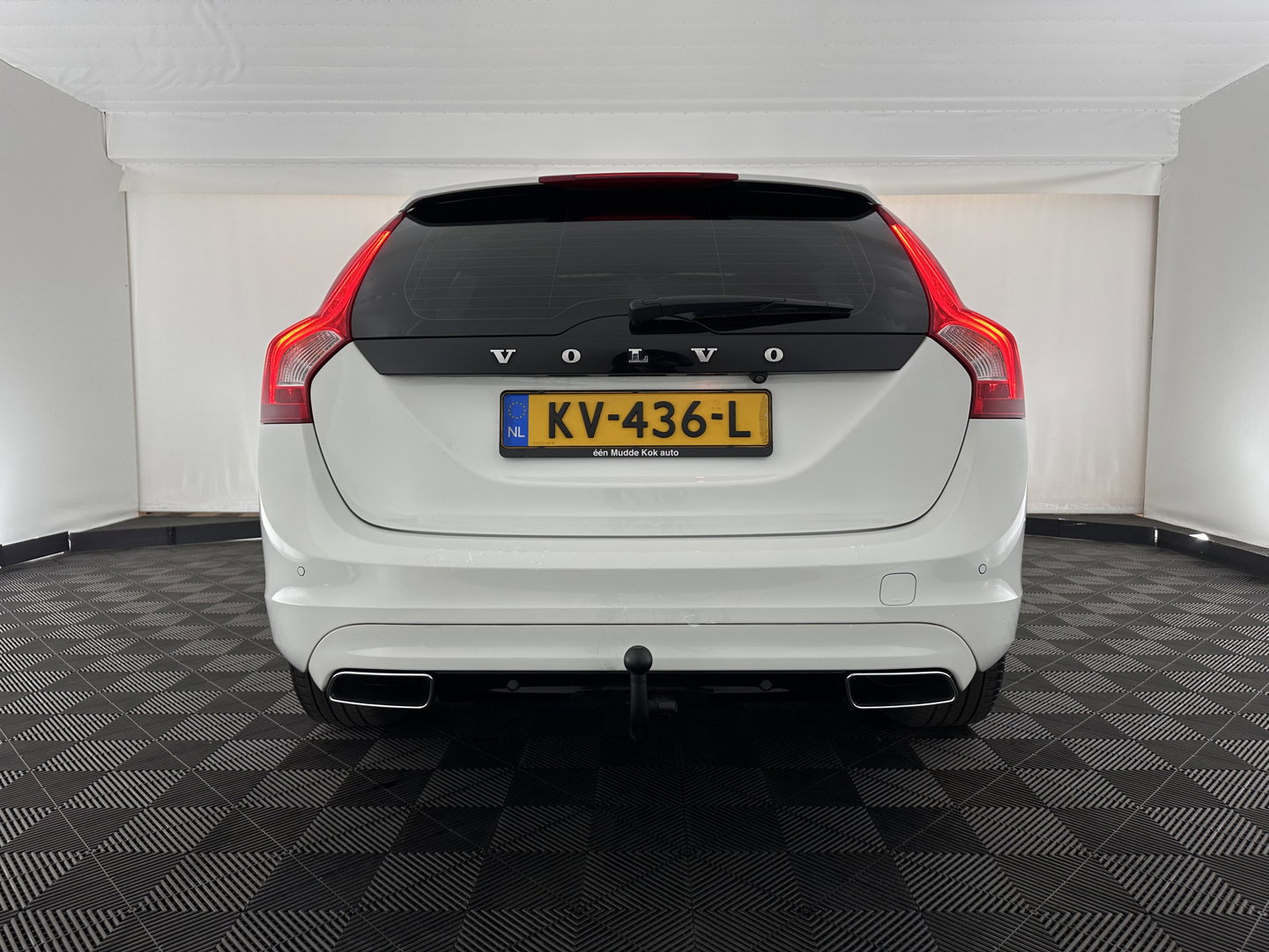 Volvo V60 2.4 D5 Twin Engine Summum Aut. *PANO | LEATHER | ADAPTIVE-CRUISE | XENON | BLIS | MEMORY-PACK | CAMERA | HEATED-COMFORTSEATS | NAVI-FULLMAP | PRIVACY-GLASS | ECC | PDC | 18''ALU | TOWBAR*