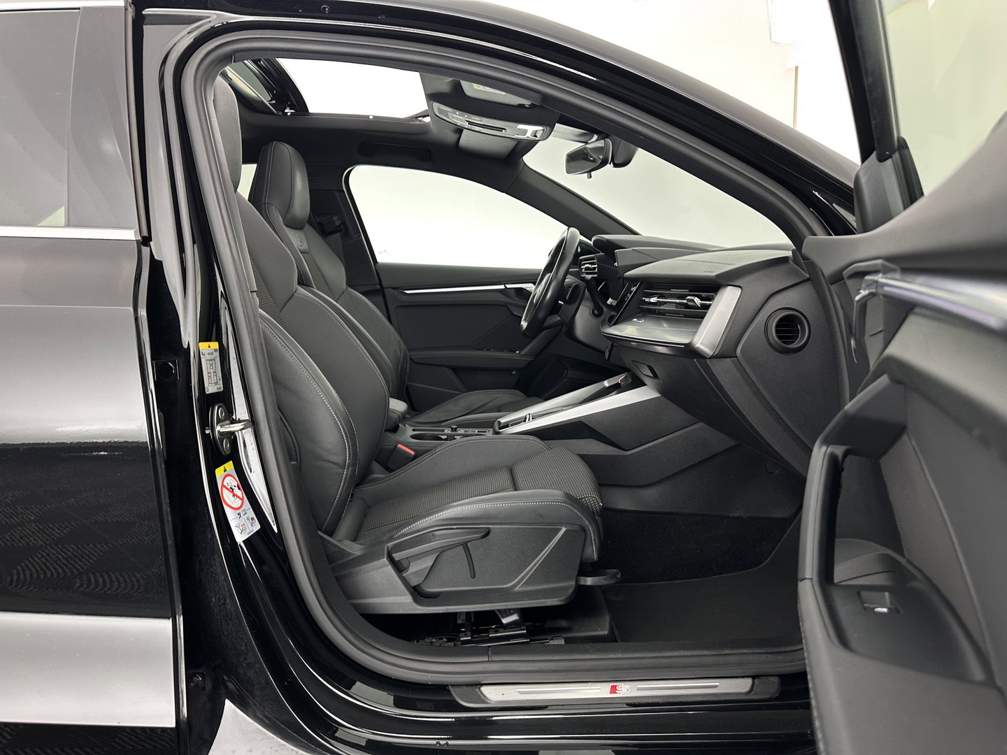 Audi A3 Limousine 30 TFSI S-Line Edition (INCL-BTW) Aut. *PANO | LEATHER-FABRIC | FULL-LED | AMBIENTLIGHT | SPORTSEATS | DIGI-COCKPIT | NAVI-FULLMAP | PRIVACYGLASS | SHIFTPADDLES | DAB+ | CRUISE | KEYLESS | PDC | 18"ALU*