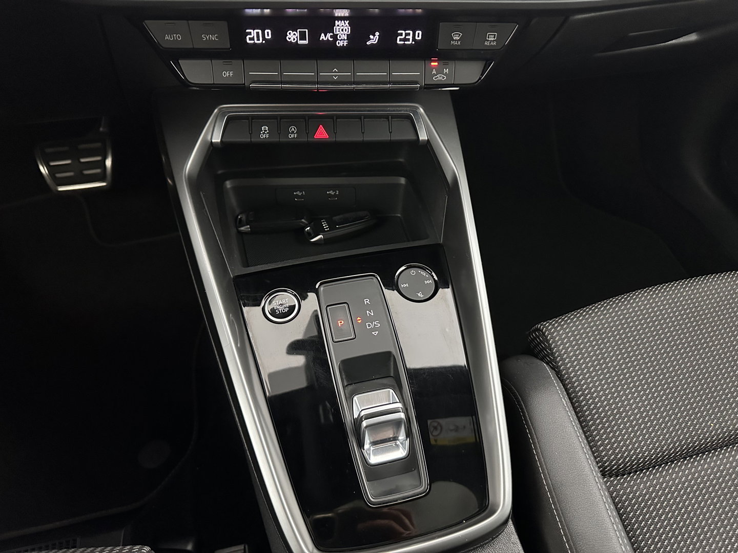 Audi A3 Limousine 30 TFSI S-Line Edition (INCL-BTW) Aut. *PANO | LEATHER-FABRIC | FULL-LED | AMBIENTLIGHT | SPORTSEATS | DIGI-COCKPIT | NAVI-FULLMAP | PRIVACYGLASS | SHIFTPADDLES | DAB+ | CRUISE | KEYLESS | PDC | 18"ALU*