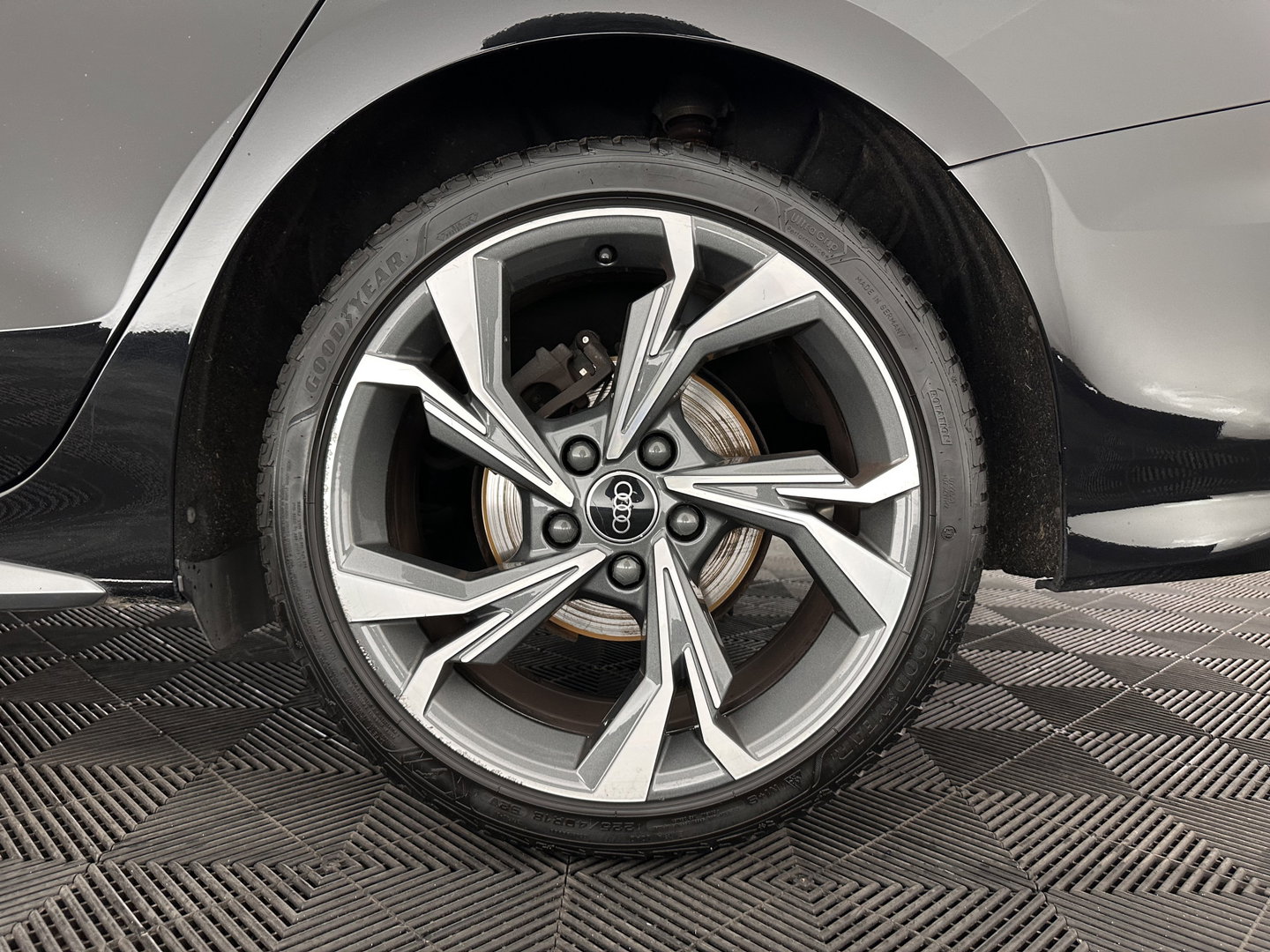 Audi A3 Limousine 30 TFSI S-Line Edition (INCL-BTW) Aut. *PANO | LEATHER-FABRIC | FULL-LED | AMBIENTLIGHT | SPORTSEATS | DIGI-COCKPIT | NAVI-FULLMAP | PRIVACYGLASS | SHIFTPADDLES | DAB+ | CRUISE | KEYLESS | PDC | 18"ALU*