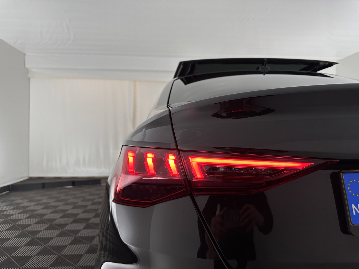 Audi A3 Limousine 30 TFSI S-Line Edition (INCL-BTW) Aut. *PANO | LEATHER-FABRIC | FULL-LED | AMBIENTLIGHT | SPORTSEATS | DIGI-COCKPIT | NAVI-FULLMAP | PRIVACYGLASS | SHIFTPADDLES | DAB+ | CRUISE | KEYLESS | PDC | 18"ALU*