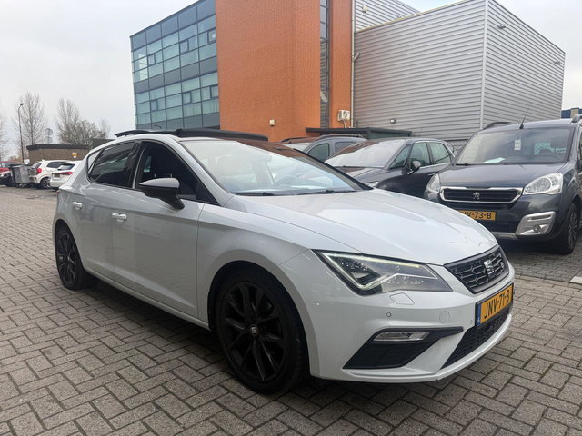 SEAT Leon - 1.5 TSI FR uitvoering | Pano | Xenon | Beats-audio