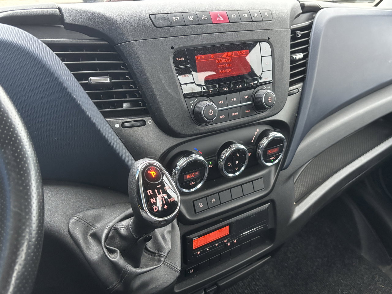 Iveco 40C18 3.0 180 PK Automaat Be Trekker + Veldhuizen