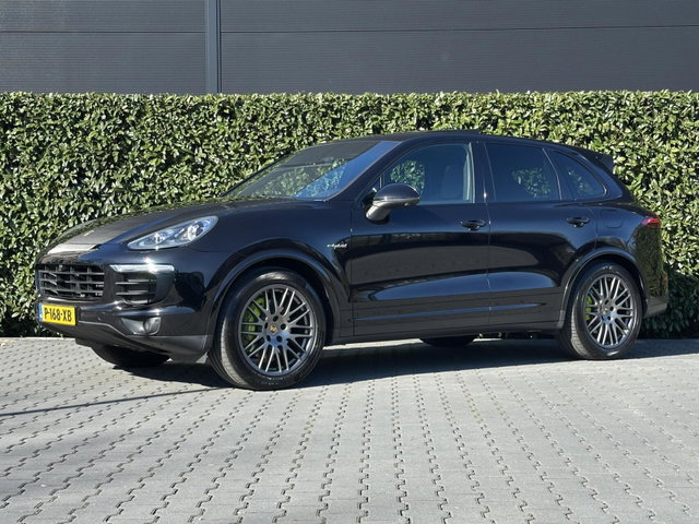 Porsche Cayenne - 3.0 S E-Hybrid Platinum Edition, PANORAMADAK, SPORTCHRONO, LUCHTVERING, BOSE SOUND, LEDER/ALCANTARA, CRUISE CONTROL, CLIMATE CONTROL, STOELVERWARMING, LICHTMETAAL 20"