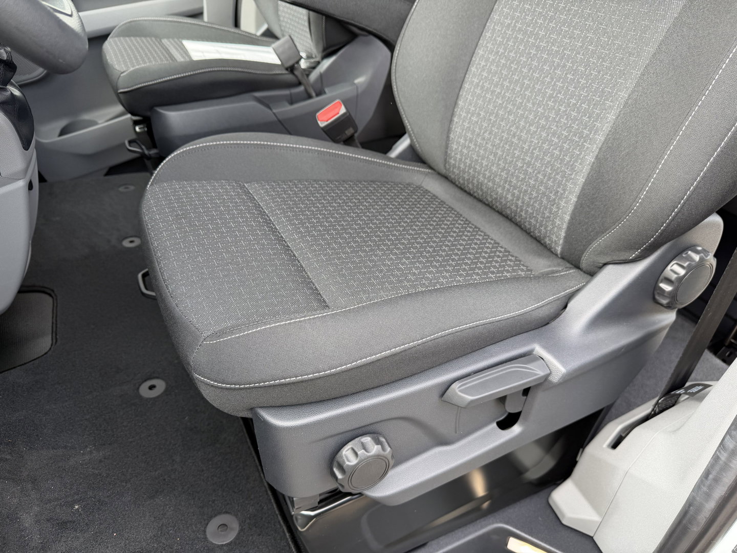 Ford Transit Custom 320 2.0 TDCI L2H1 Trend originele Ford dubbel cabine affabriek / prijs rijklaar € 39.950 ex btw / lease vanaf € 652 / dubbele schuifdeur / NIEUWE bus / BPM vrij !